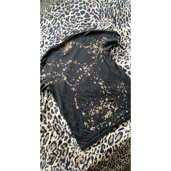 🎃🎃🎃🎃comfy tee. - Picture 2 of 4